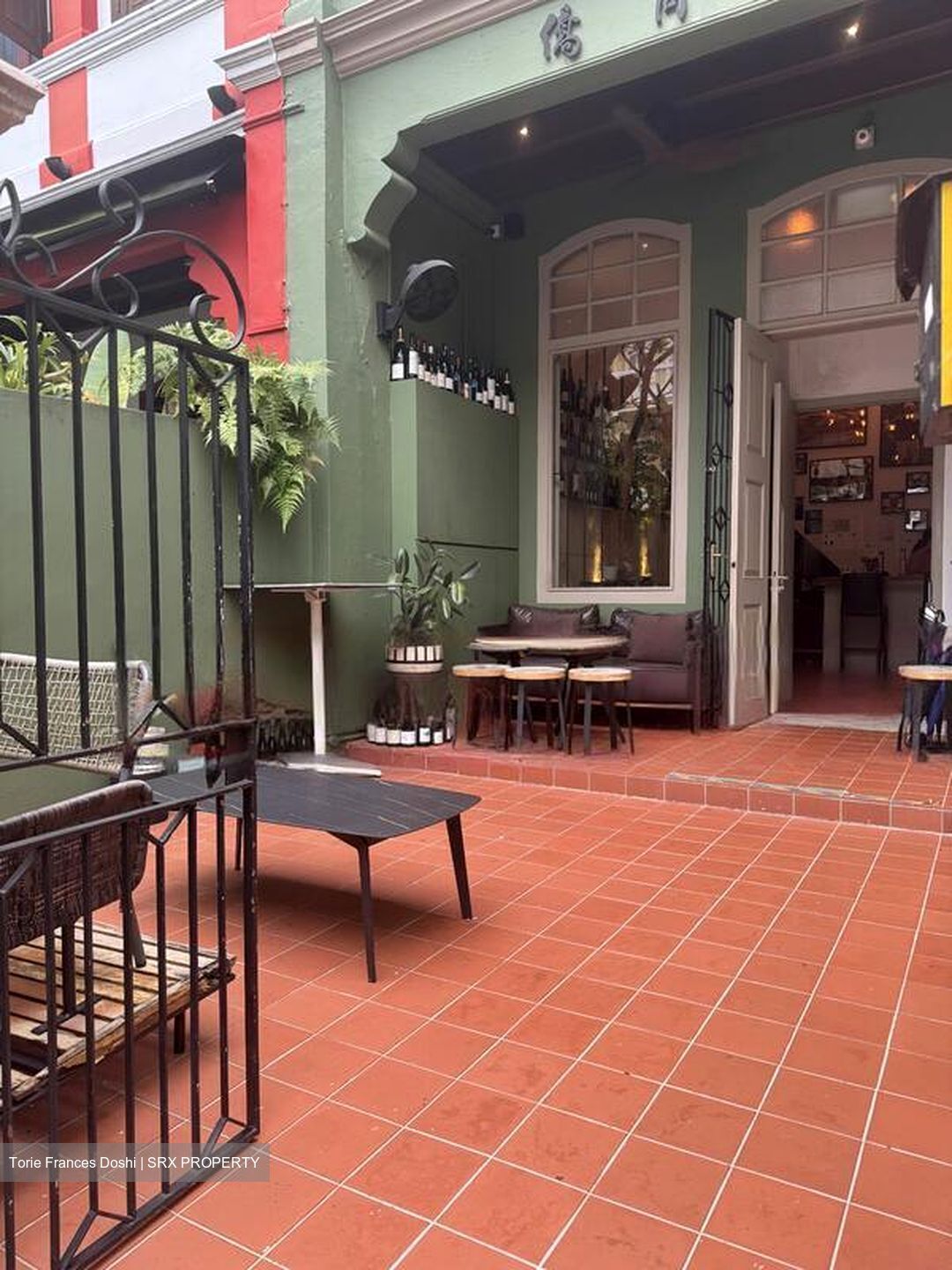 Chinatown Complex (D1), Retail #454658101